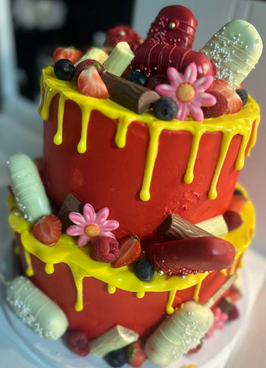 Cake finished with fruit and chocolate